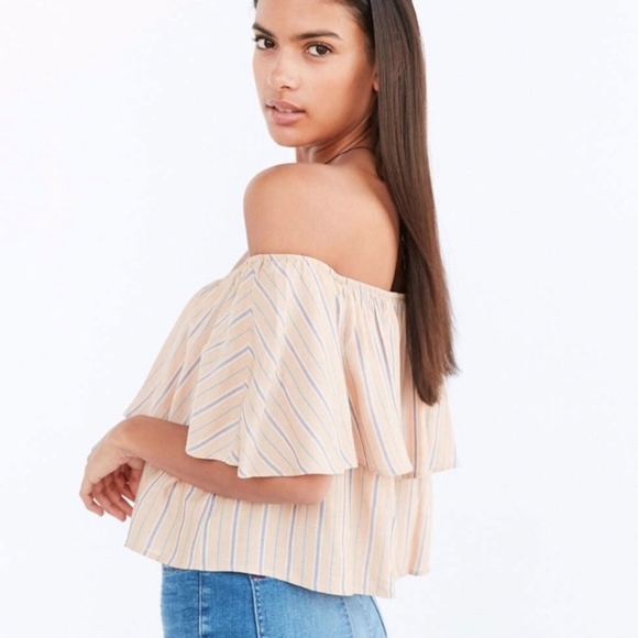 Kimchi Blue Raquel Ruffle Off The Shoulder Top M - Picture 2 of 8